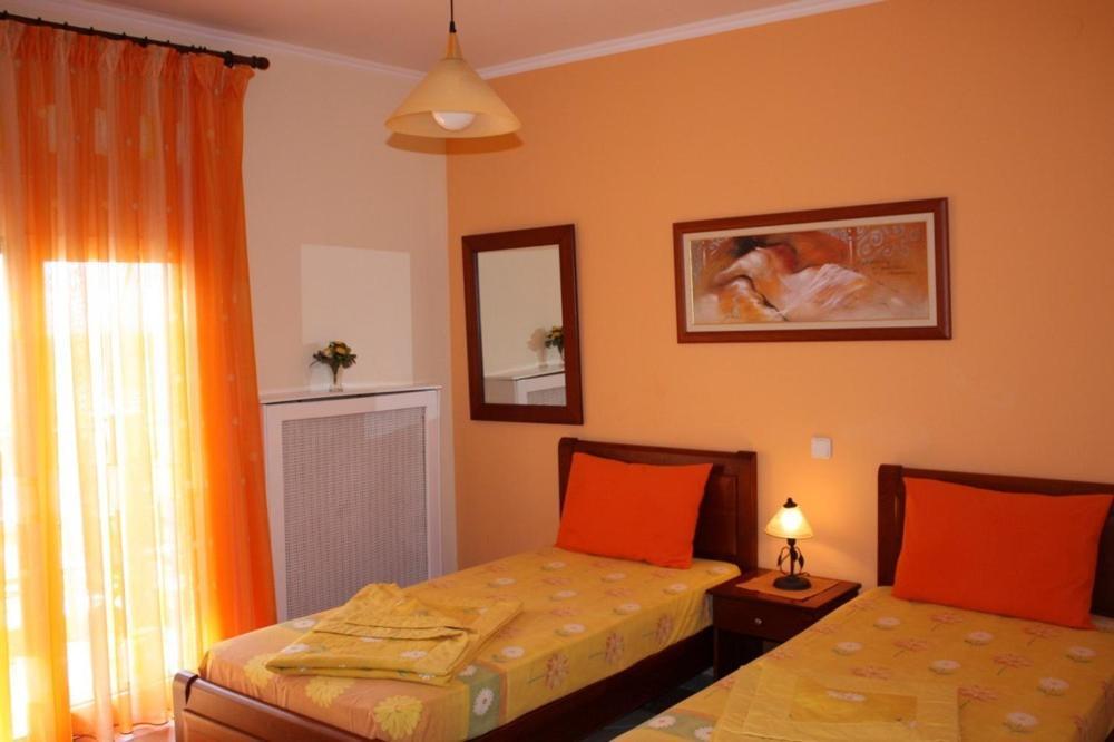 Guesthouse Liogerma Káto Loutrákion Habitación foto