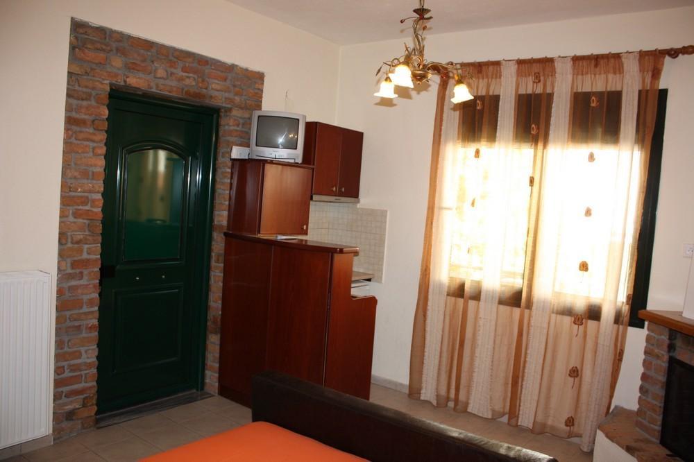 Guesthouse Liogerma Káto Loutrákion Habitación foto